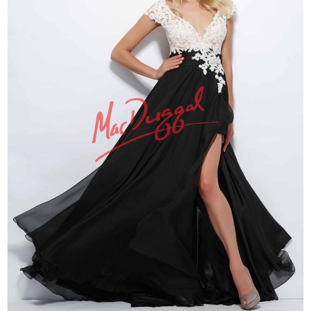 Mac duggal black white beaded lace overlay sleeveless formal designer gown dress